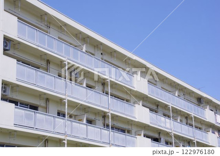不動産イメージ 日当りのいい団地のベランダ 不動産イメージ 日当りのいい団地のベランダ 122976180