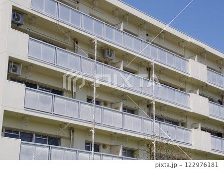 不動産イメージ 日当りのいい団地のベランダ 不動産イメージ 日当りのいい団地のベランダ 122976181