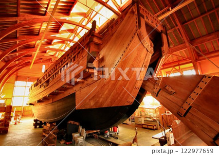 1858年に宿根木で建造された時の版図を基に実物大で復元した… 『千石船』 122977659