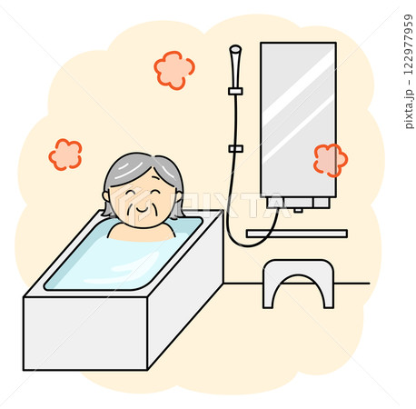 気持ちよさそうにお風呂に入る笑顔のシニア女性 122977959