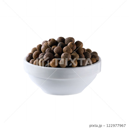 allspice or Jamaican pepper in a ceramic bowl isolated on white background. allspice or Jamaican pepper in a ceramic bowl isolated on white background. 122977967