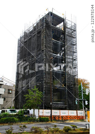 建築工事中の… 重量鉄骨造のビル 122978144