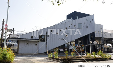JR南武線の矢川駅、駅舎外観 122978240