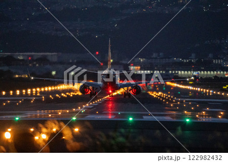 伊丹空港 離陸 夜景 千里川土手より 伊丹空港 離陸 夜景 千里川土手より 122982432