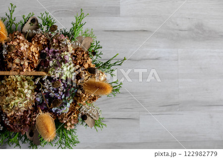 Dried Floral Arrangement Beautifully Displayed on a Rustic Wooden Surface for Aesthetic Appeal 122982779