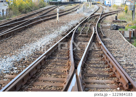 鉄道線路の分岐ポイント 122984183