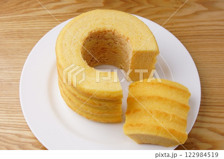 しっとり甘いバームクーヘン しっとり甘いバームクーヘン 122984519