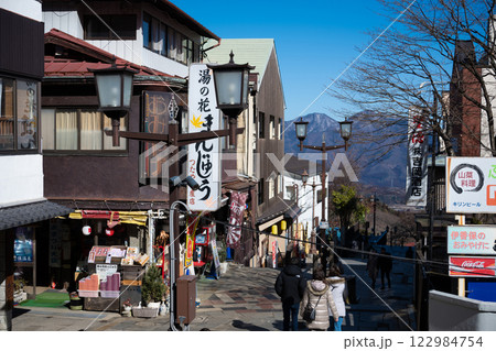 冬の伊香保温泉 石段街の風景 冬の伊香保温泉 石段街の風景 122984754
