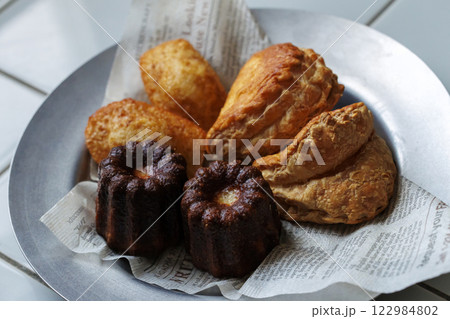 スイーツの盛り合わせ 122984802