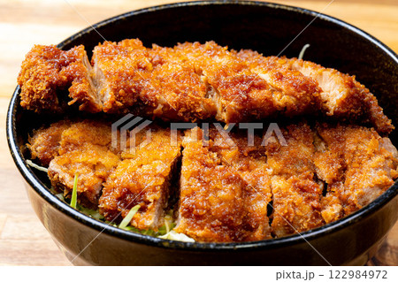 【食べ物素材】どんぶりに盛られたソースカツ丼【郷土料理】 【食べ物素材】どんぶりに盛られたソースカツ丼【郷土料理】 122984972