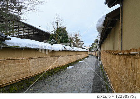 金沢　長町武家屋敷跡　こも掛け風景 122985755