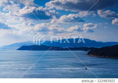和歌山紀淡海峡 淡路島の島影と友ヶ島 和歌山紀淡海峡 淡路島の島影と友ヶ島 122985922