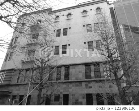 モノクロなレトロ建物 モノクロなレトロ建物 122986130