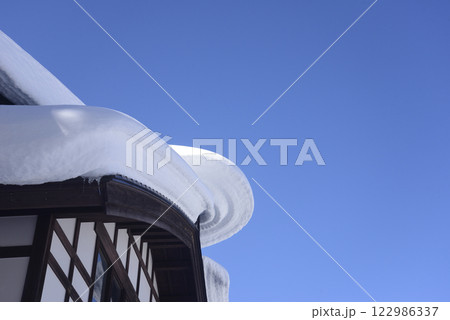 屋根の雪庇 屋根の雪庇 122986337
