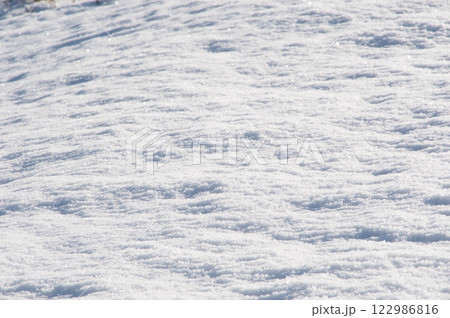 美しい雪面模様【積雪風景イメージ】 122986816