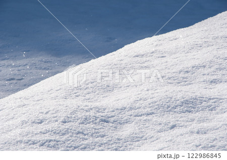 美しい雪面模様【積雪風景イメージ】 美しい雪面模様【積雪風景イメージ】 122986845