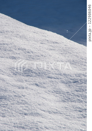 美しい雪面模様【積雪風景イメージ】 122986846