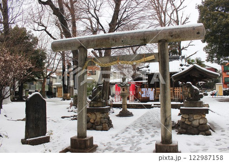 雪の神社 122987158