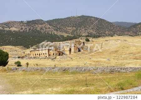 トルコ パムッカレ ヒエラポリス遺跡の遺跡 122987284