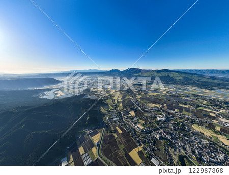 阿蘇山麓のパノラマ空撮 122987868