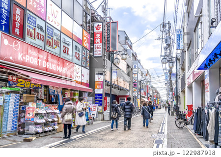 東京の都市風景 雪が谷大塚駅 ミユキ通り商店街 東京の都市風景 雪が谷大塚駅 ミユキ通り商店街 122987918
