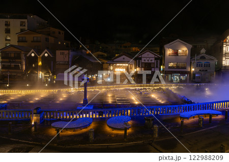 冬の草津温泉 湯畑の夜景 冬の草津温泉 湯畑の夜景 122988209