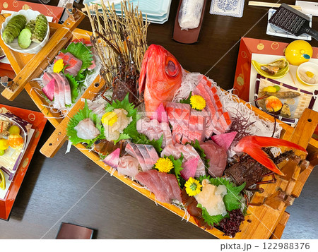 西伊豆・戸田温泉の豪華な舟盛 122988376