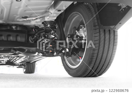 MPV hyvrid car suspension and rear drive shaft. 122988676