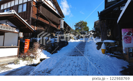中山道　馬籠宿の雪景色 122988769