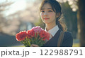 花束と女子高生 122988791