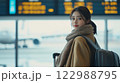 空港と女性 122988795