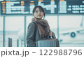 空港と女性 122988796