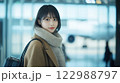 空港と女性 122988797