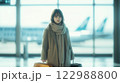 空港と女性 122988800