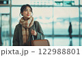 空港と女性 122988801