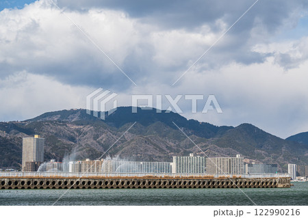冬の琵琶湖風景　比叡山の眺め　びわこ花噴水 122990216