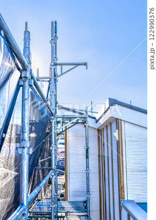 戸建て家屋の外壁修繕工事　外壁　外張り断熱リフォーム 122990376