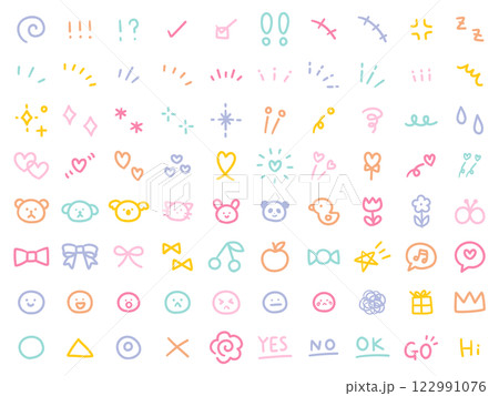 手書きの飾りイラストのベクターイラストセット。手描き、集中線、注目、ハート、リボン 手書きの飾りイラストのベクターイラストセット。手描き、集中線、注目、ハート、リボン 122991076