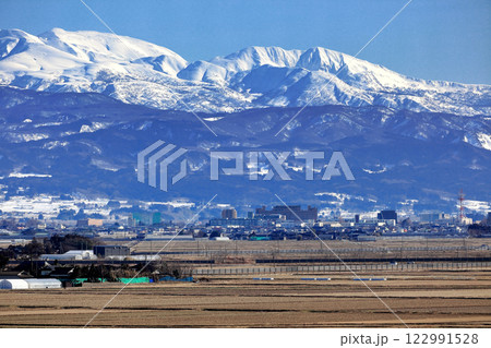 冬の庄内平野 田舎風景 冬の庄内平野 田舎風景 122991528