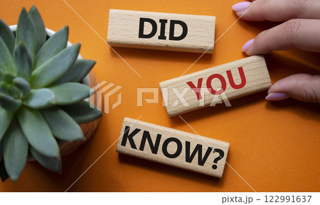 Did you know symbol. Wooden blocks with words Did you know. Businessman hand. Beautiful orange background with succulent plant. Business and Did you know concept. Copy space. 122991637