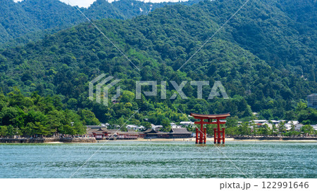 広島・厳島神社の鳥居 日中 広島・厳島神社の鳥居 日中 122991646