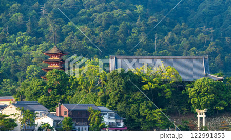広島・厳島神社の境内 122991853