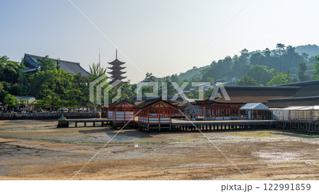 広島・厳島神社の境内 122991859