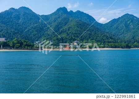 広島・厳島神社 全景 広島・厳島神社 全景 122991861