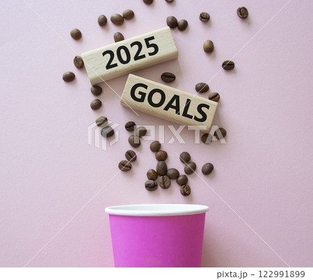 2025 Goals symbol. Concept word 2025 Goals on wooden blocks. Beautiful pink background with coffee cup. Business and 2025 Goals concept. Copy space. 122991899