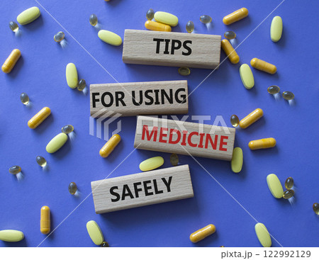 Medicine symbol. Concept word Taking drugs the right way on wooden blocks. Beautiful purple background with pills. Medicine concept. Copy space Medicine symbol. Concept word Taking drugs the right way on wooden blocks. Beautiful purple background with pills. Medicine concept. Copy space 122992129