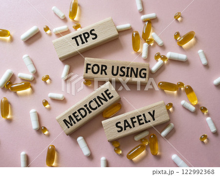 Medicine symbol. Concept word Taking drugs the right way on wooden blocks. Beautiful pink background with pills. Medicine concept. Copy space 122992368