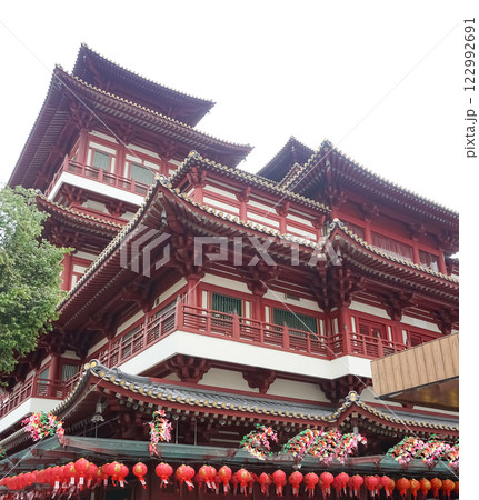 Buddha Tooth Relic Temple in Singapore, showcasing its intricate red architecture 122992691