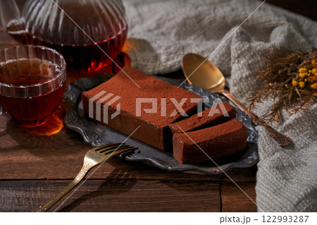 チョコレートテリーヌ – 濃厚で上品なバレンタインスイーツ 122993287