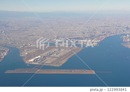D滑走路側から見た羽田空港全景 D滑走路側から見た羽田空港全景 122993841